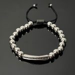 Ezüst színű férfi órakísérő