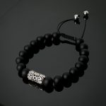 Matt Fekete ónix órakísérő karkötő - ezüst színű díszítéssel